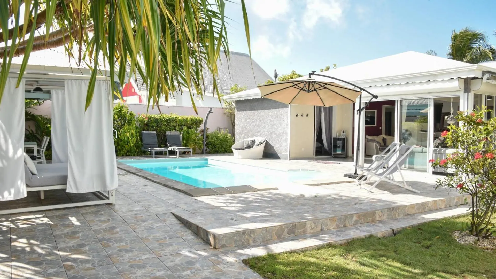 Villa Confortable A Sainte-Anne Avec Piscine Privee