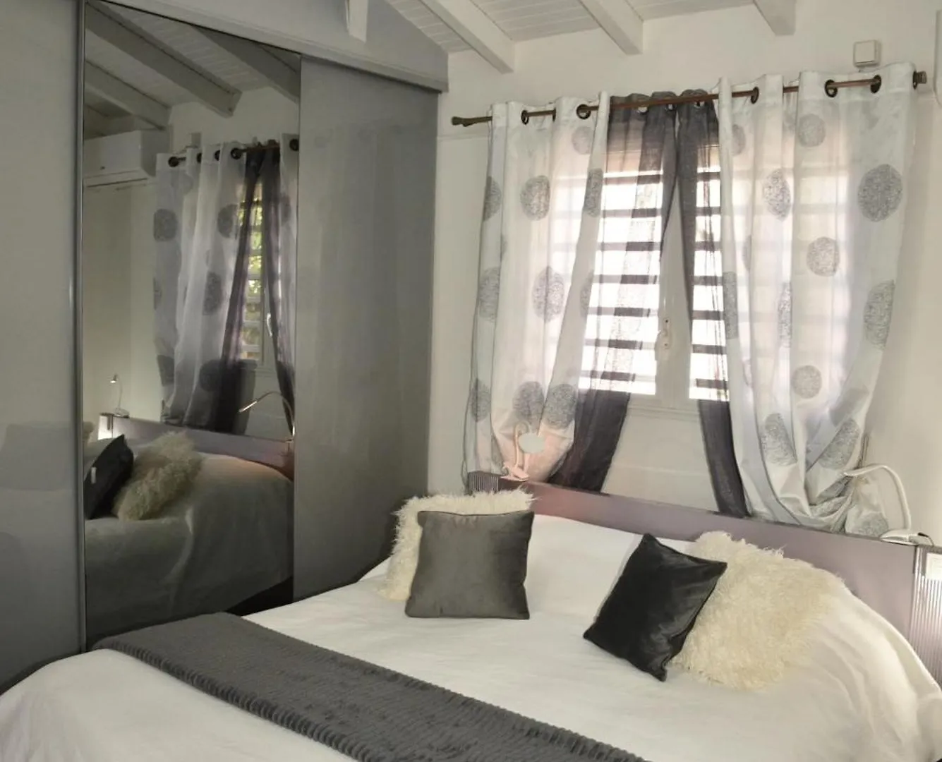 Villa Confortable A Sainte-Anne Avec Piscine Privee