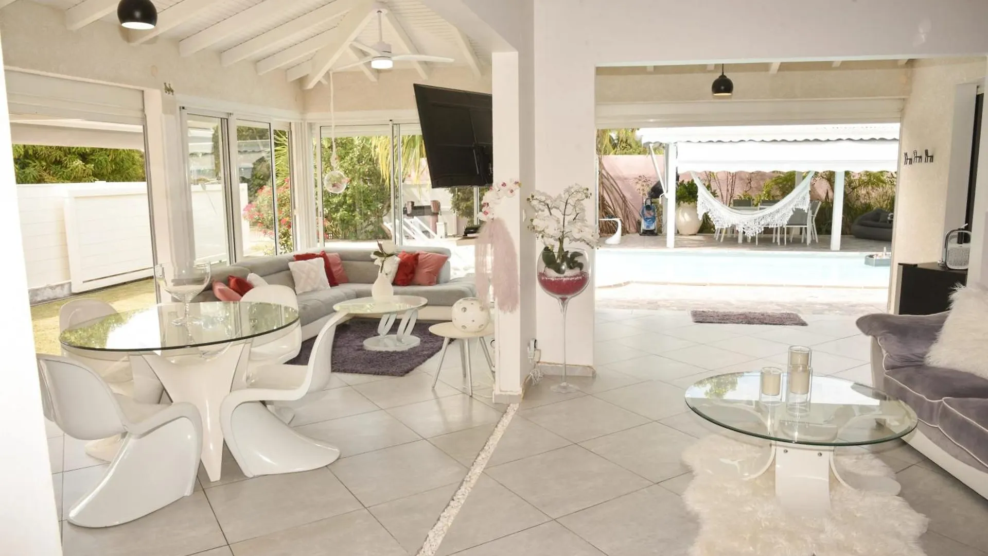 Villa Confortable A Sainte-Anne Avec Piscine Privee